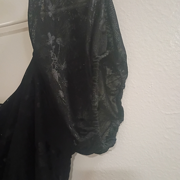 Chic Black Maxi Dress - Picture 6 of 7